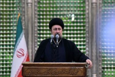 دلهایمان را به هم گره بزنیم، با مخالفانمان صحبت کنیم