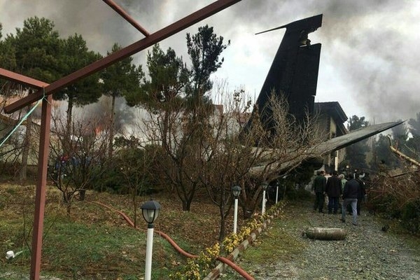 هواپیمای قرقیز حوالی فرودگاه فتح تهران سقوط کرد