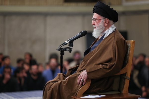 رهبر انقلاب: ۱۳ آبان باید در تاریخ و حافظه ملی بماند