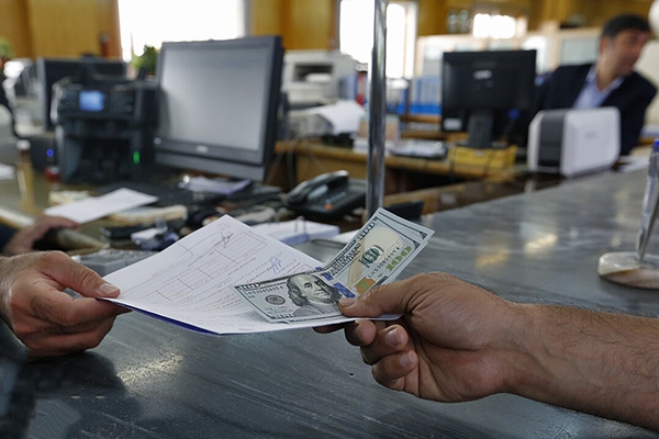 بازگشت ارز حاصل از صادرات را سرعت می بخشد