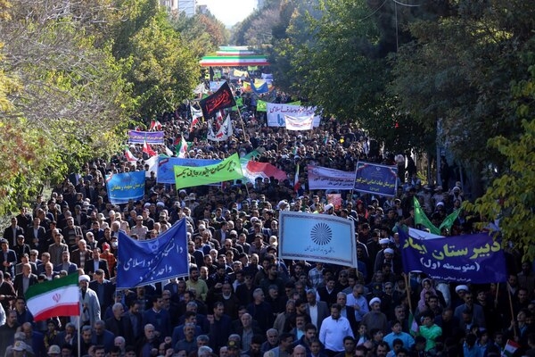 ۱۳ آبان نقطه عطفی در تثبیت استقلال ایران است