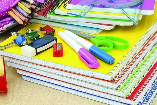 اهدای 3 هزار بسته نوشت‌افزار به دانش‌آموزان نیازمند