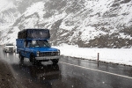جاده&zwnj;های خراسان&zwnj;شمالی زیر باران و برف