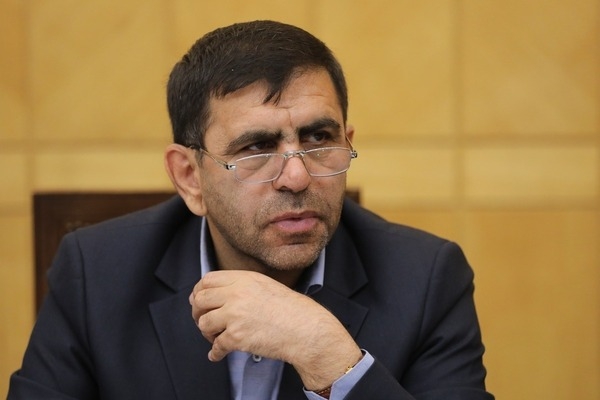 وزیر کار اشراف کاملی بر این وزارت‌خانه دارد